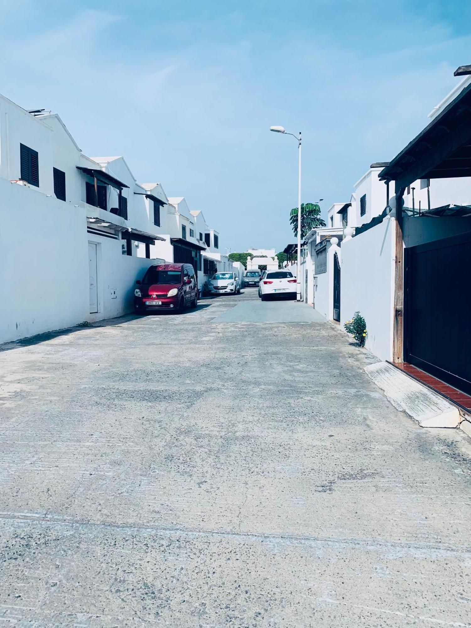 Habitaciones Privadas Cerca De La Playa Y Aeropuerto En Casa Compartida Con Otros Huespedes Playa Honda  Exterior photo