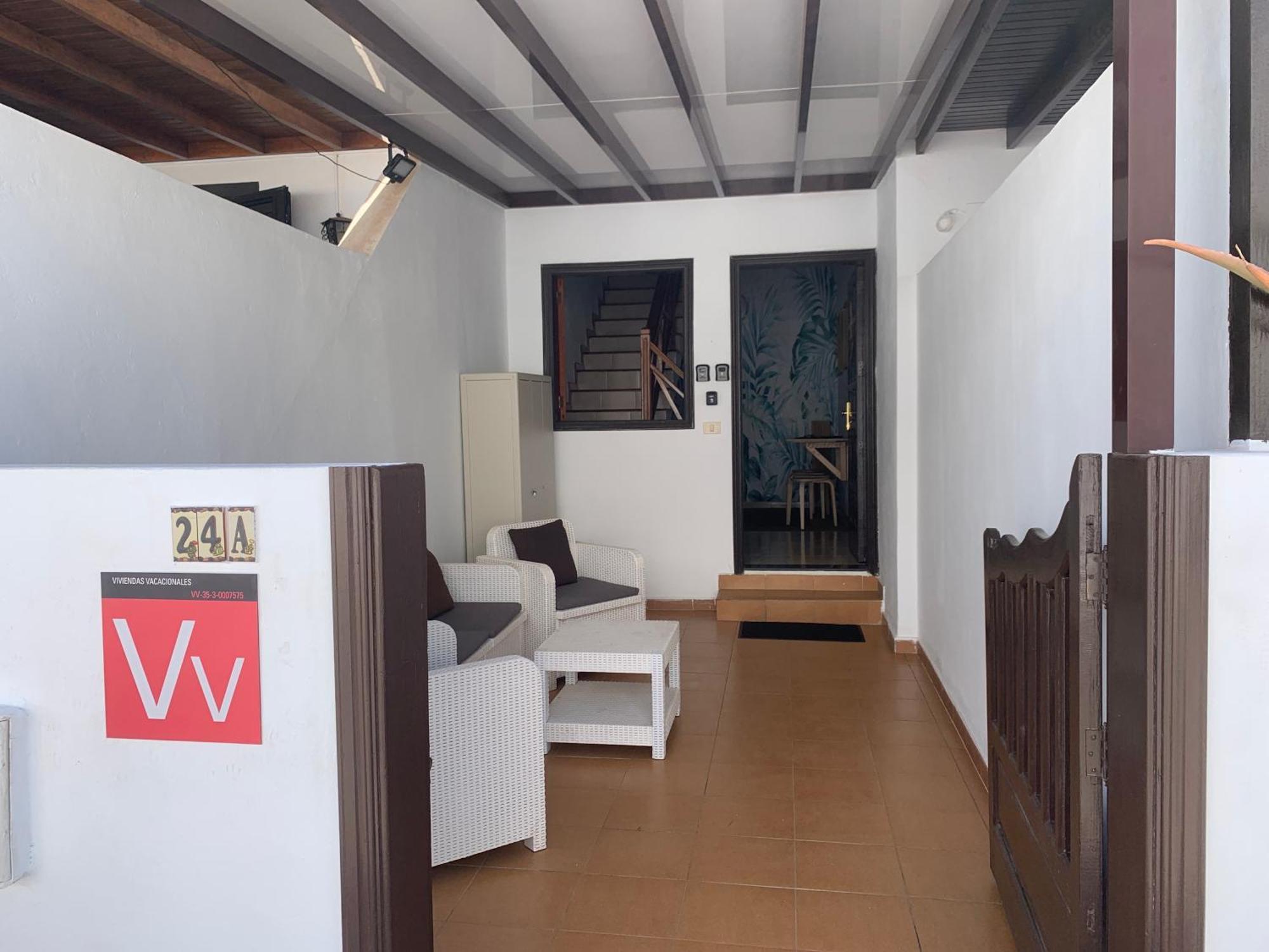 Habitaciones Privadas Cerca De La Playa Y Aeropuerto En Casa Compartida Con Otros Huespedes Playa Honda  Exterior photo