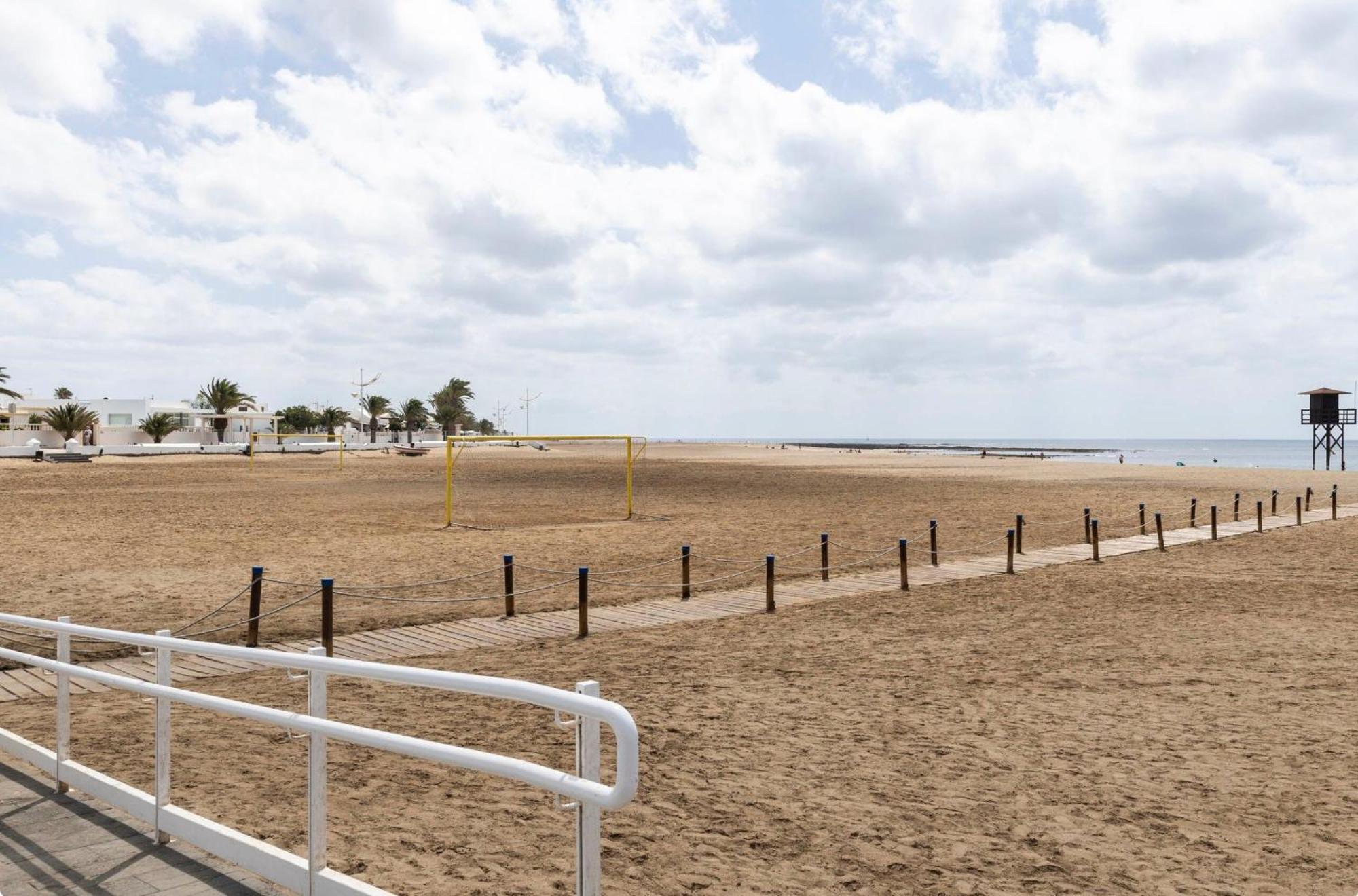 Habitaciones Privadas Cerca De La Playa Y Aeropuerto En Casa Compartida Con Otros Huespedes Playa Honda  Exterior photo